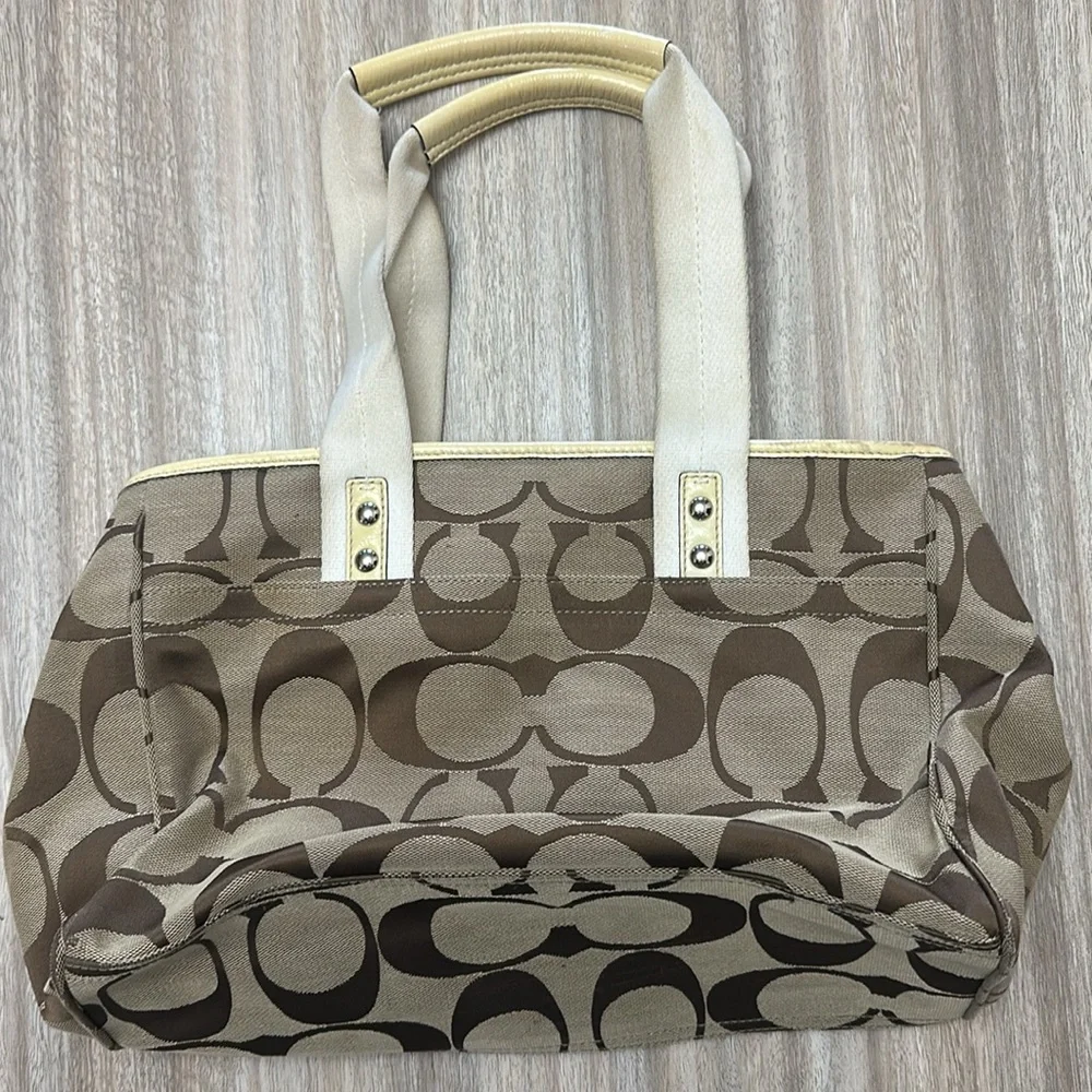 Vintage Coach Daisy Signature Logo Shoulder Bag #F1487